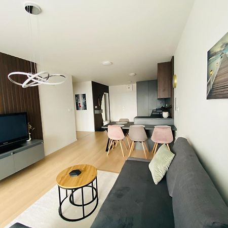 New Apartment With Free Garage Parking Near The Airport Bratislava Exteriér fotografie