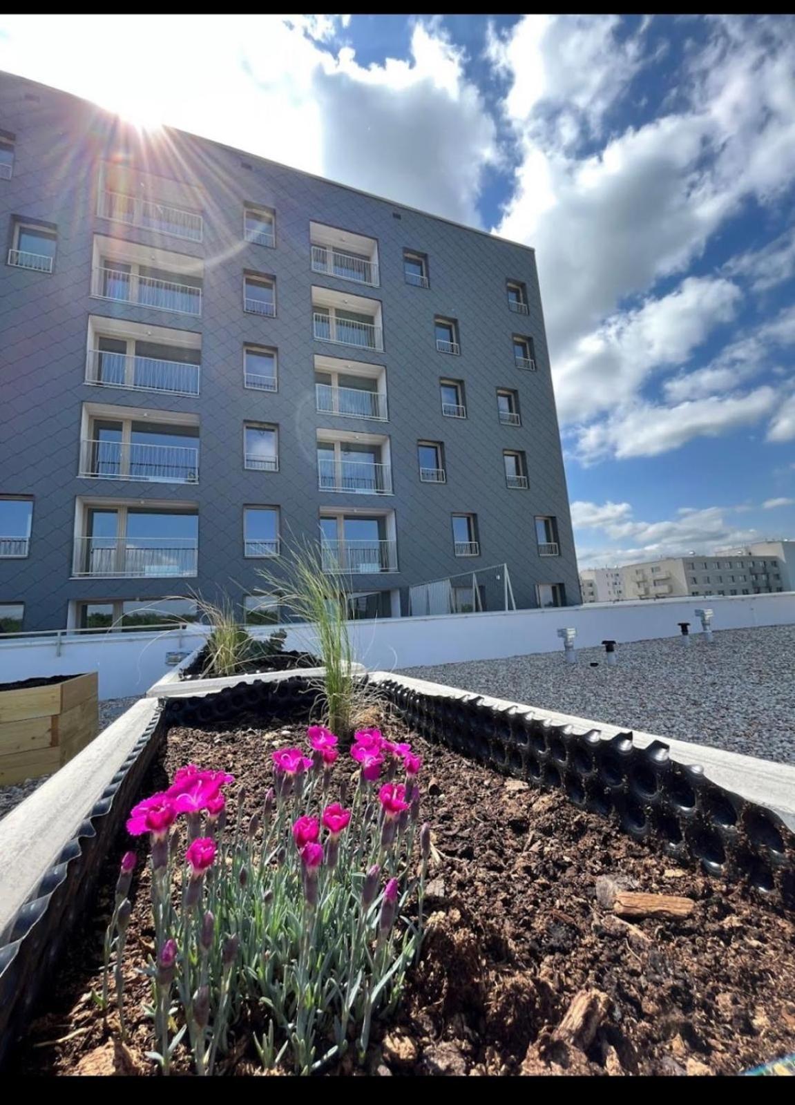 New Apartment With Free Garage Parking Near The Airport Bratislava Exteriér fotografie