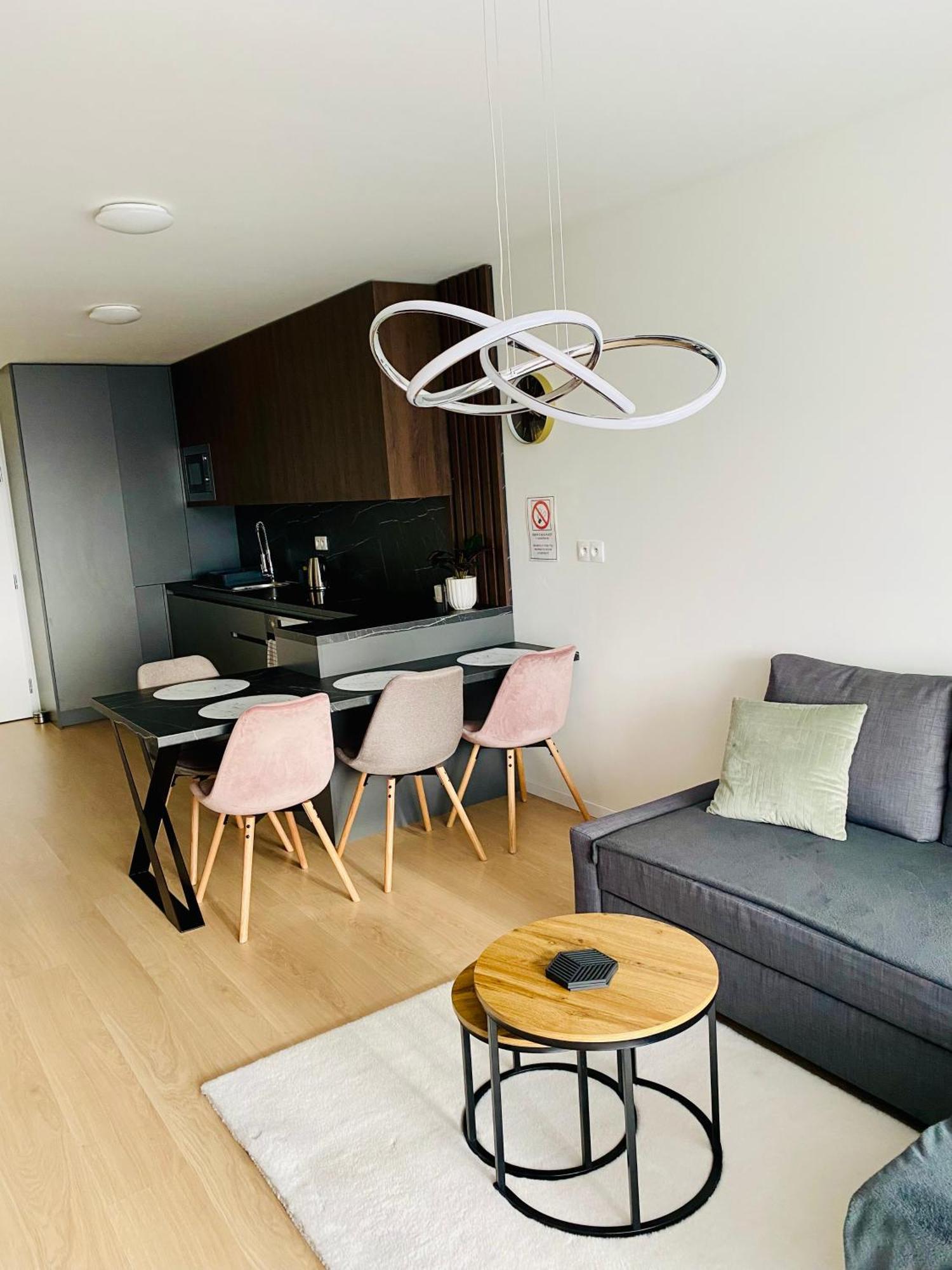 New Apartment With Free Garage Parking Near The Airport Bratislava Exteriér fotografie